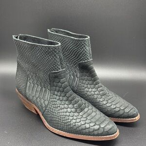Diba Black Snake Embossed Ankle Boots Sz 8.5